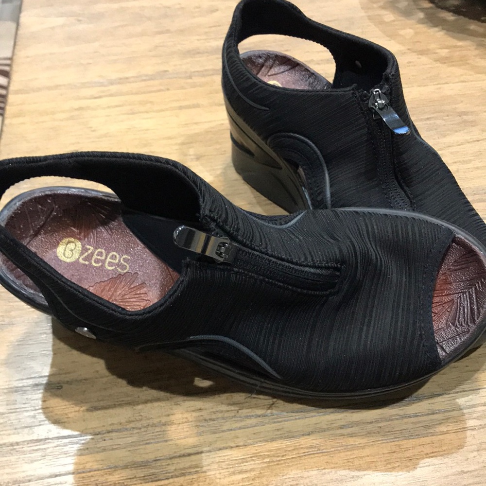 Sees Blk … sz 6